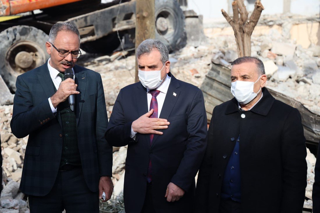 BÜYÜKŞEHİR, KOMİSER ŞAKİR CADDESİNDE TRAFİK AKIŞINI RAHATLATIYOR