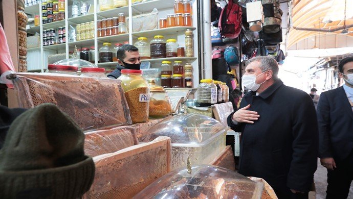 BAŞKAN BEYAZGÜL HAŞİMİYE BÖLGESİNDE ESNAF VE VATANDAŞLARLA BULUŞTU