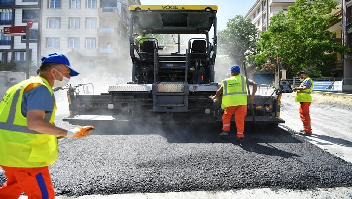 BEYLİKDÜZÜ’NDE ASFALTLAMA ÇALIŞMALARI HIZLANDI