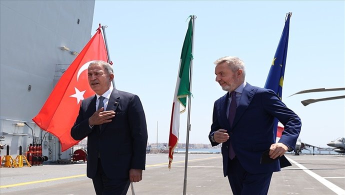 Millî Savunma Bakanı Hulusi Akar, İtalya ve İngiltere Savunma Bakanları ile Sicilya’daki Üçlü Toplantıda Bir Araya Geldi