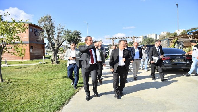 BORNOVA BELEDİYESİ’NDEN BEYLİKDÜZÜ’NE ZİYARET