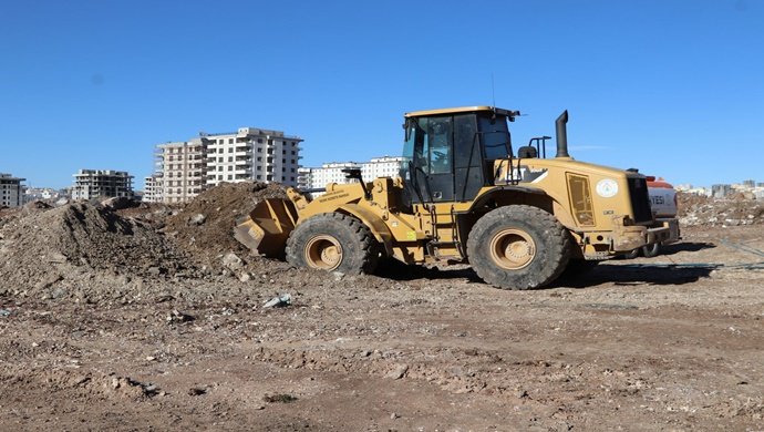 yeni yollar açarak vatandaşların hizmetine sunuyor