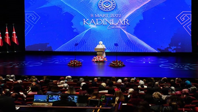 Emine Erdoğan, “Kadının Gücü Türkiye’nin Gücü” programına katıldı