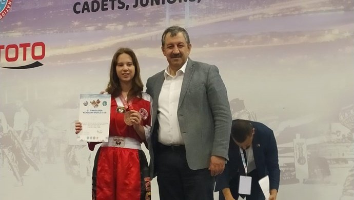 İstanbul ilinde 7. Kez düzenlenen 7. Uluslar arası kickboks Dünya kupasında şampiyonasında TURAN TEŞKİLATIN ` dan çıkarma.