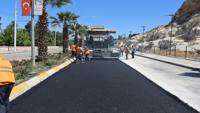 ÇÖKME YAŞANAN YOL BÜYÜKŞEHİR EKİPLERİNCE ASFALTLANDI