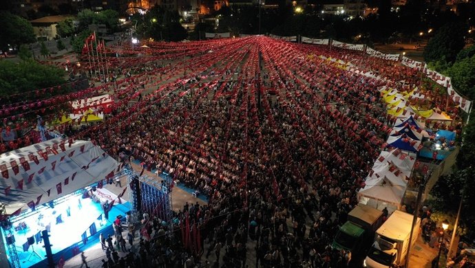 GAZİANTEP 15 TEMMUZ GECESİ YİNE TEK YÜREK, TEK BİLEK OLDU!