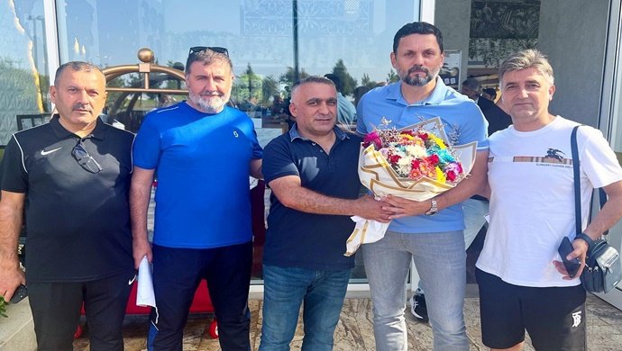 FARUK AKIL HİÇ BİR ZAMAN GAZİANTEP FUTBOL KULÜBÜNÜN MAÇLARINI KAÇIRMIYOR VE YALNIZ BIRAKMIYOR