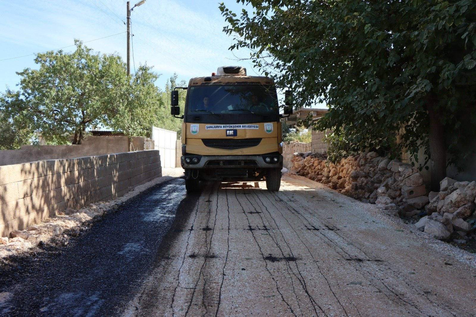 BÜYÜKŞEHİR’DEN HALFETİ KIRSALINDA YOL ÇALIŞMASI