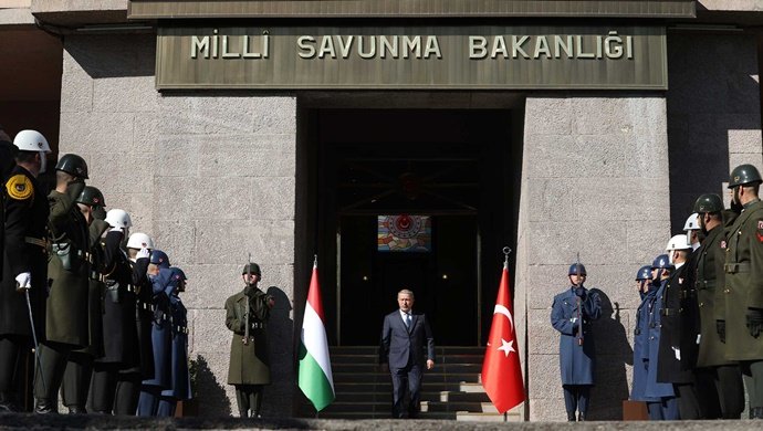 Millî Savunma Bakanı Hulusi Akar ve Macaristan Savunma Bakanı Kristóf Szalay-Bobrovniczky Bir Araya Geldi