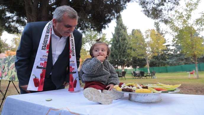 BAŞKAN BEYAZGÜL, “ŞANLIURFA’NIN LEZZETLERİNİ HERKES TATMALI”