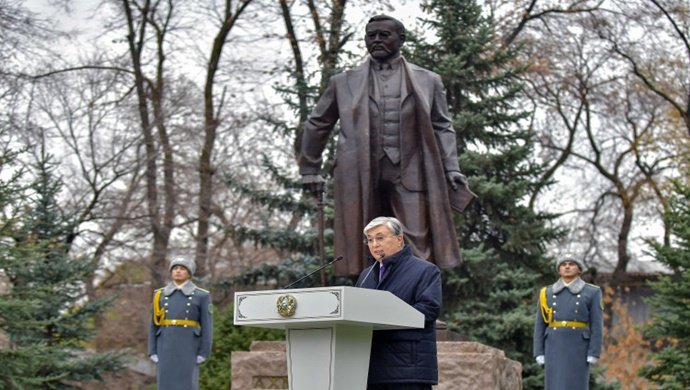 Президент открыл памятник Ахмету Байтурсынову