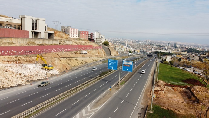 BÜYÜKŞEHİR’DEN OKULLAR BÖLGESİNE ÜST GEÇİT