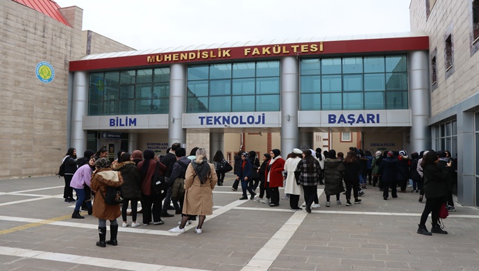 BÜYÜKŞEHİR’DEN ÖĞRENCİLERE “ÜNİVERSİTEYİ KEŞFEDİYORUM” ETKİNLİĞİ