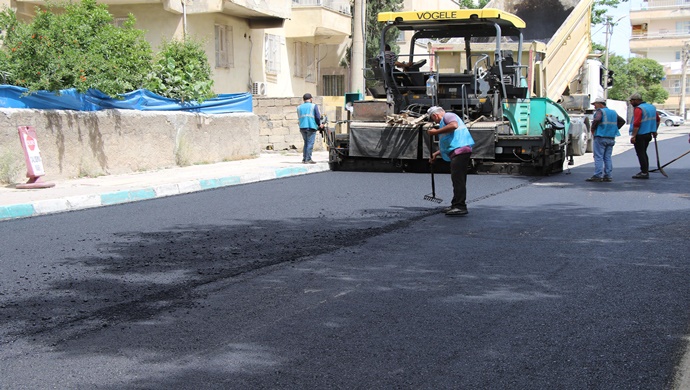 HALİLİYE’DE ASFALT ATAĞI! MAHALLE MUHTARINDAN BAŞKAN CANPOLAT’A TEŞEKKÜR