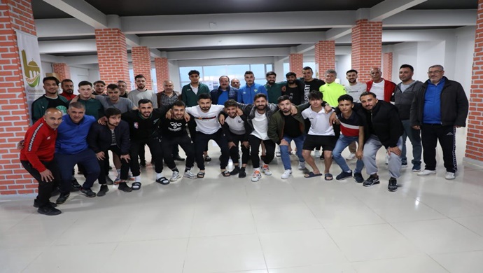 BAŞKAN EKİNCİ, VİRANŞEHİR BELEDİYESPOR’A BAŞARILAR DİLEDİ