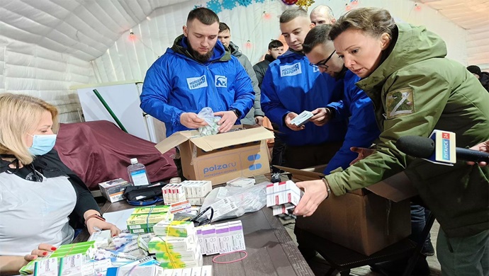 Birleşik Rusya ve MGER, Lisichansk sakinlerine yiyecek ve ilaç getirdi ve Severodonetsk’te bir tatil düzenledi